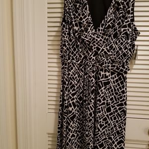 Black and White Sleeveless Dress Size XL